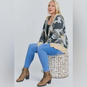 NWT - Made For It - Sweater